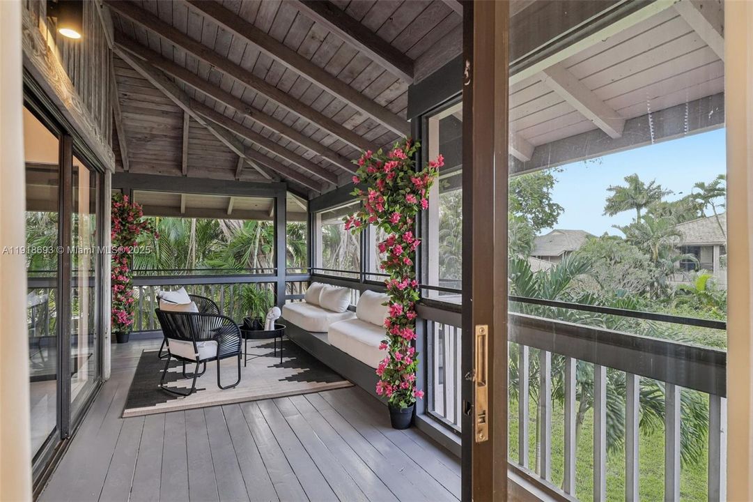 En Venta: $645,000 (2 camas, 2 baños, 1271 Pies cuadrados)