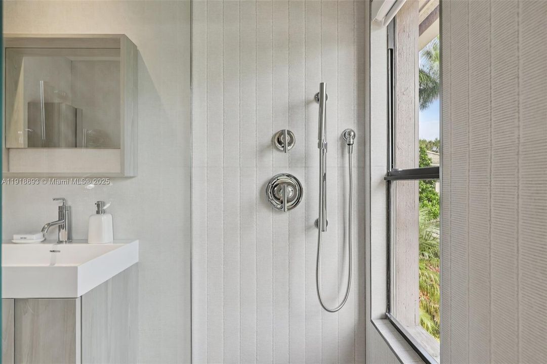 En Venta: $645,000 (2 camas, 2 baños, 1271 Pies cuadrados)