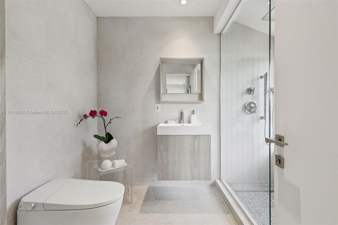 En Venta: $645,000 (2 camas, 2 baños, 1271 Pies cuadrados)