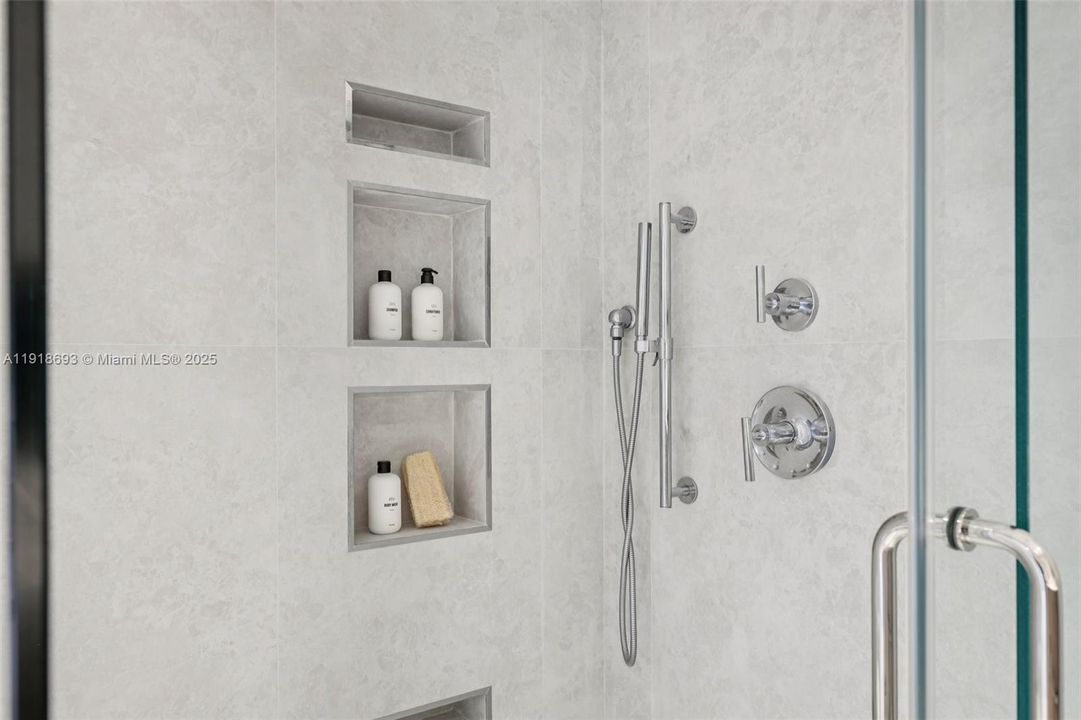 En Venta: $645,000 (2 camas, 2 baños, 1271 Pies cuadrados)