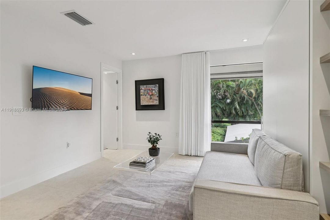 En Venta: $645,000 (2 camas, 2 baños, 1271 Pies cuadrados)