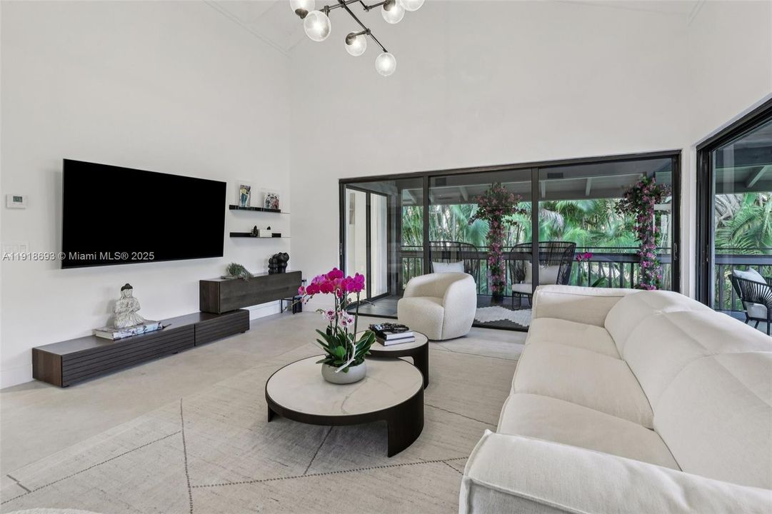 En Venta: $645,000 (2 camas, 2 baños, 1271 Pies cuadrados)