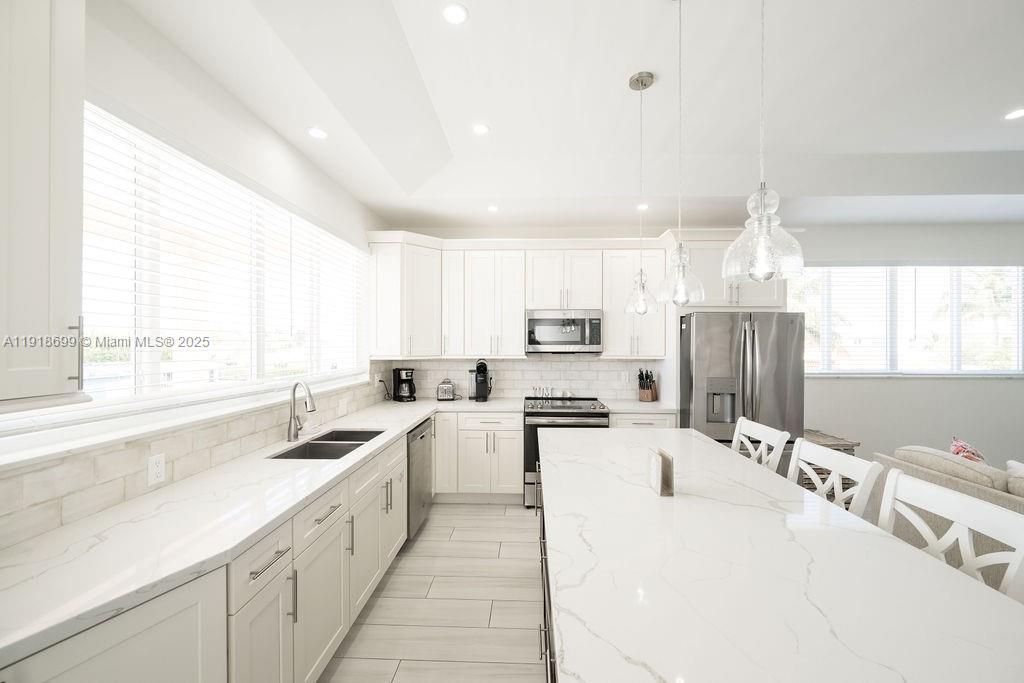 For Sale: $1,399,900 (3 beds, 2 baths, 1152 Square Feet)