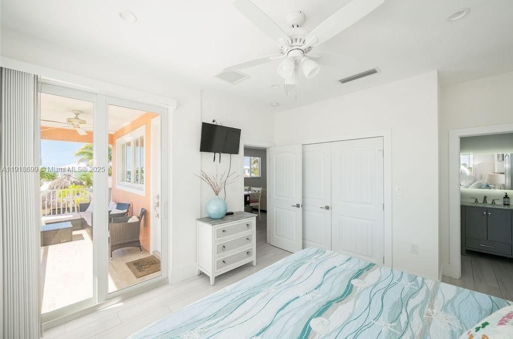 For Sale: $1,399,900 (3 beds, 2 baths, 1152 Square Feet)