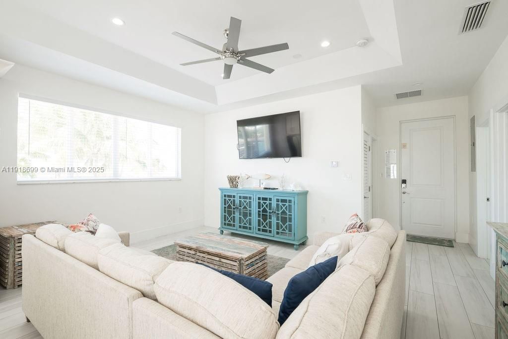 For Sale: $1,399,900 (3 beds, 2 baths, 1152 Square Feet)