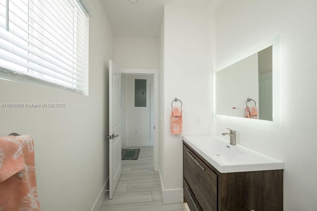 For Sale: $1,399,900 (3 beds, 2 baths, 1152 Square Feet)