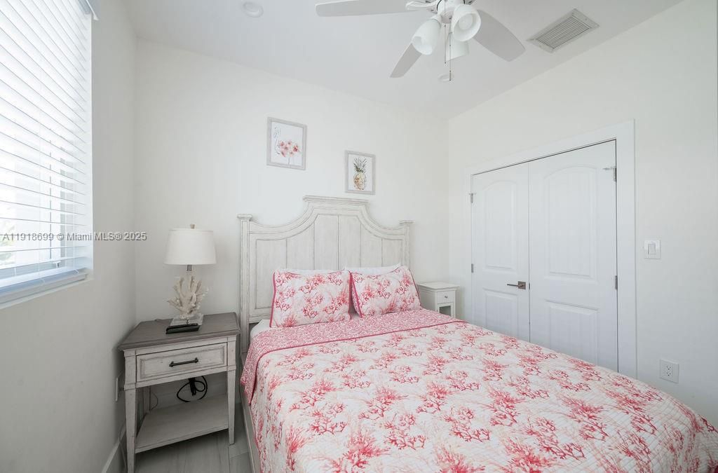 For Sale: $1,399,900 (3 beds, 2 baths, 1152 Square Feet)