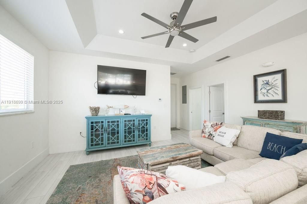 For Sale: $1,399,900 (3 beds, 2 baths, 1152 Square Feet)