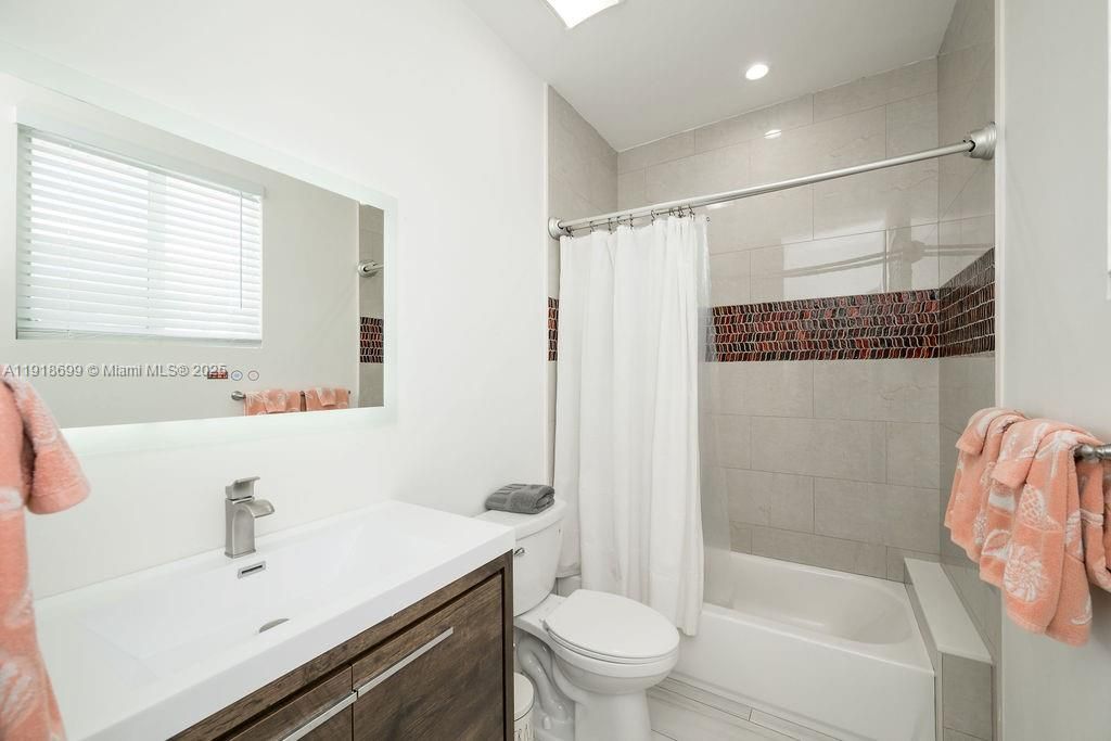 For Sale: $1,399,900 (3 beds, 2 baths, 1152 Square Feet)