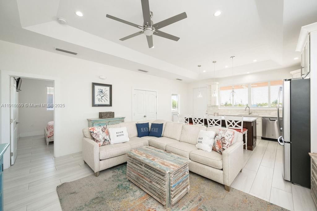 For Sale: $1,399,900 (3 beds, 2 baths, 1152 Square Feet)