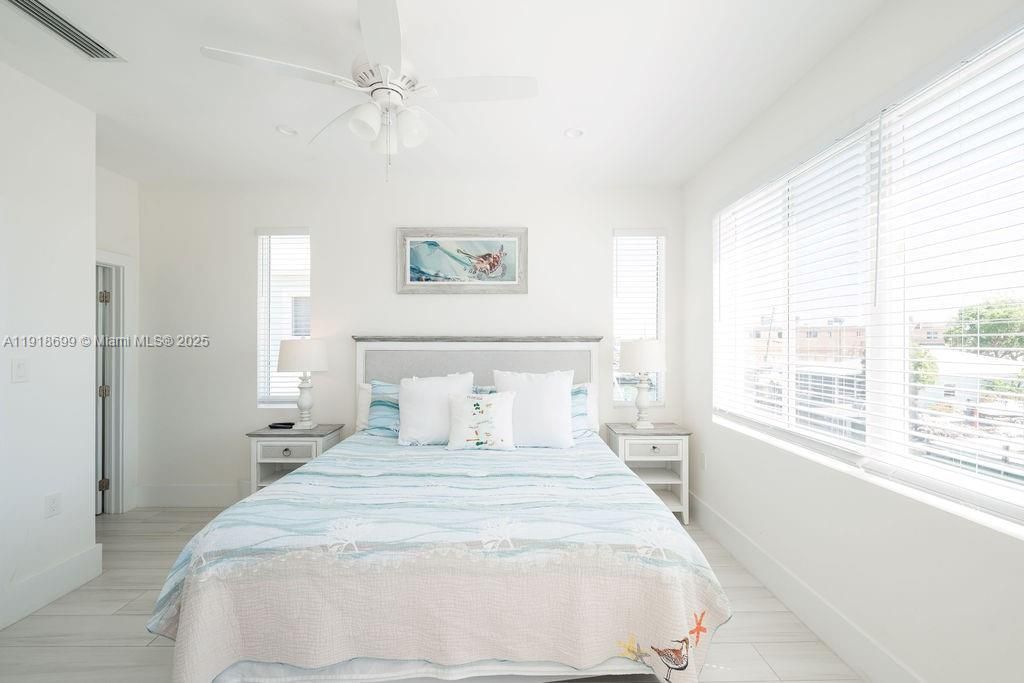 For Sale: $1,399,900 (3 beds, 2 baths, 1152 Square Feet)