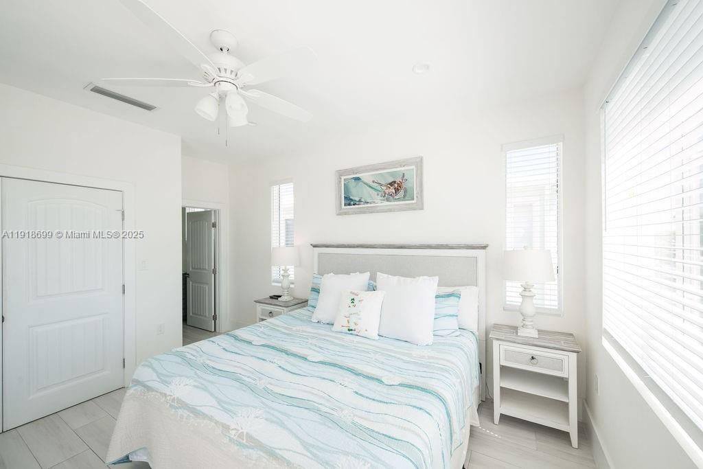 For Sale: $1,399,900 (3 beds, 2 baths, 1152 Square Feet)