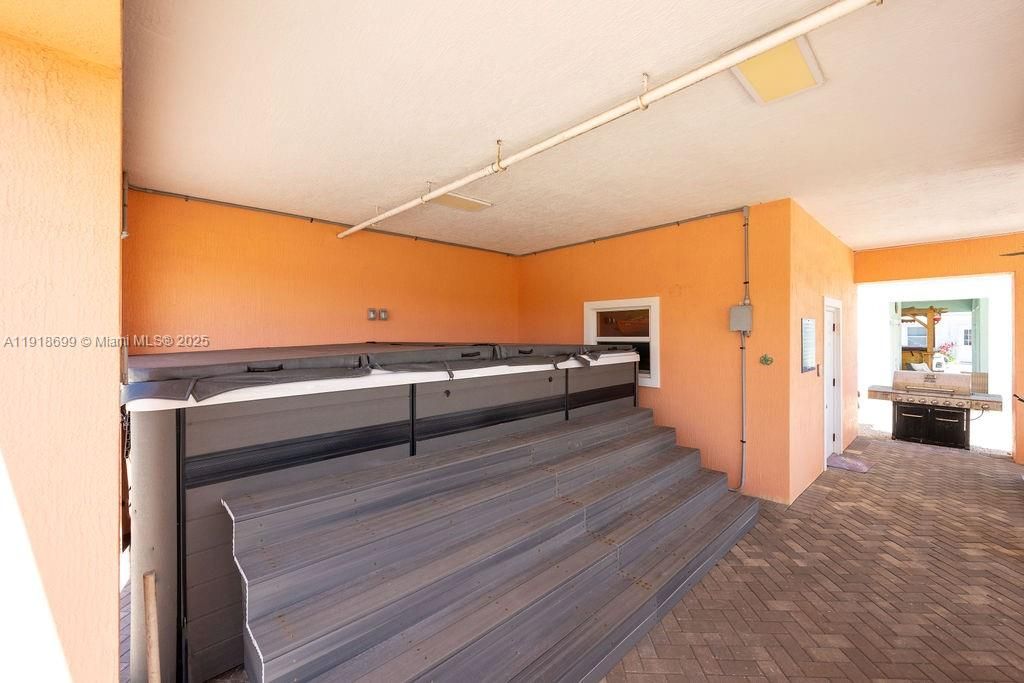 For Sale: $1,399,900 (3 beds, 2 baths, 1152 Square Feet)