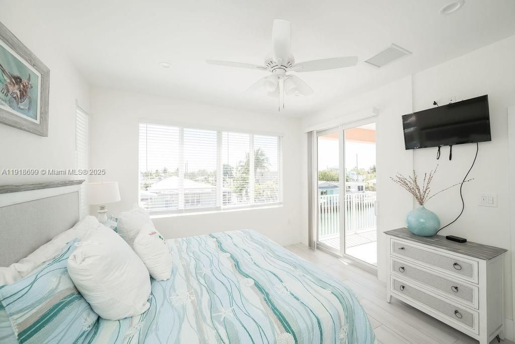 For Sale: $1,399,900 (3 beds, 2 baths, 1152 Square Feet)