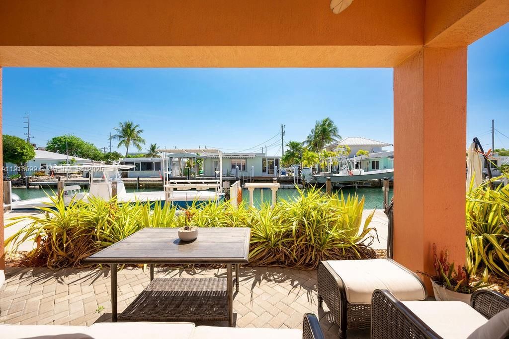 For Sale: $1,399,900 (3 beds, 2 baths, 1152 Square Feet)