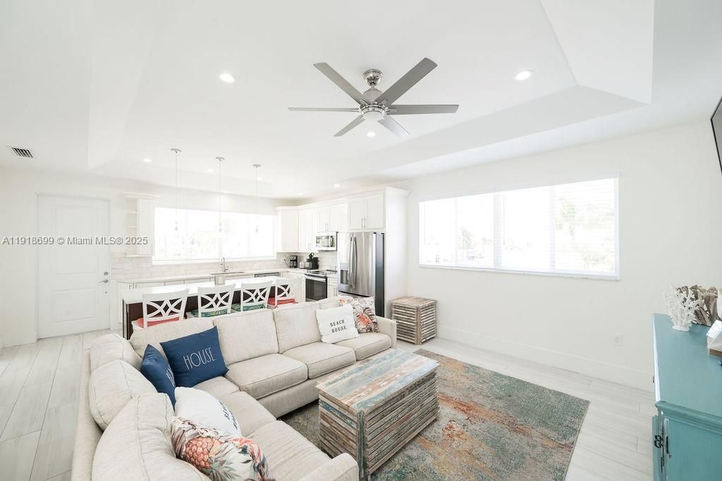 For Sale: $1,399,900 (3 beds, 2 baths, 1152 Square Feet)