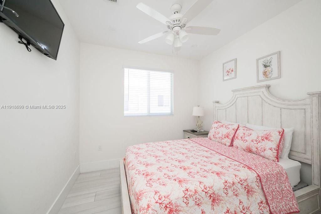 For Sale: $1,399,900 (3 beds, 2 baths, 1152 Square Feet)