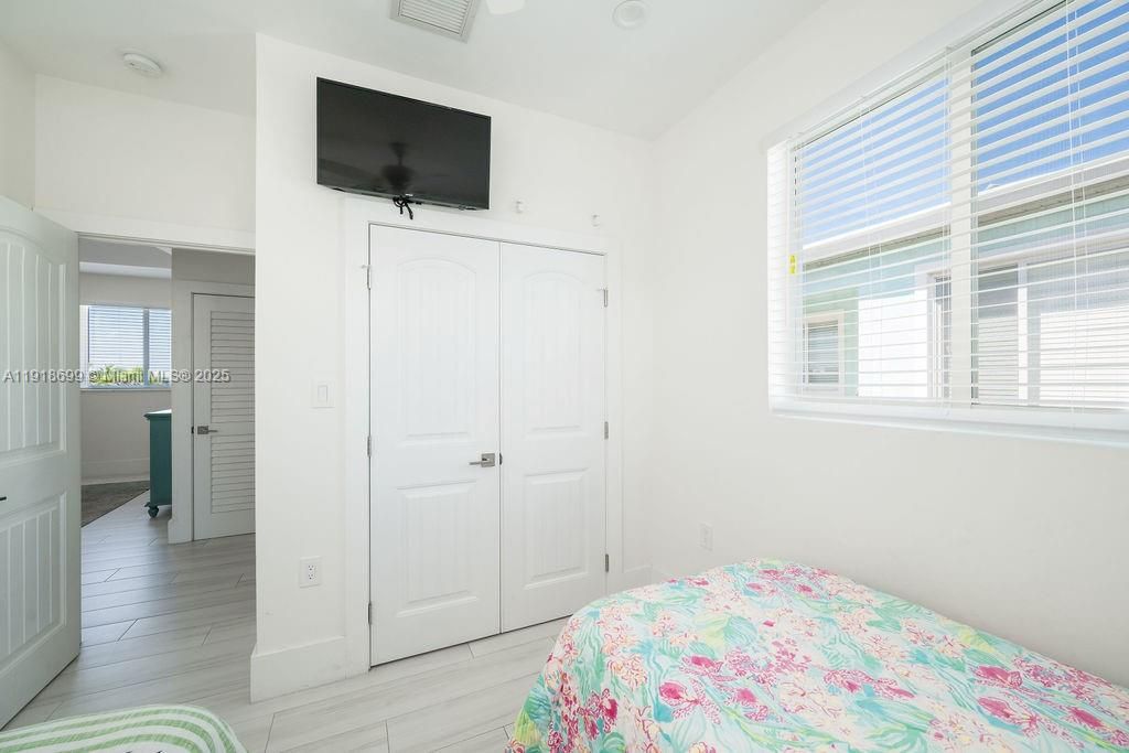 For Sale: $1,399,900 (3 beds, 2 baths, 1152 Square Feet)