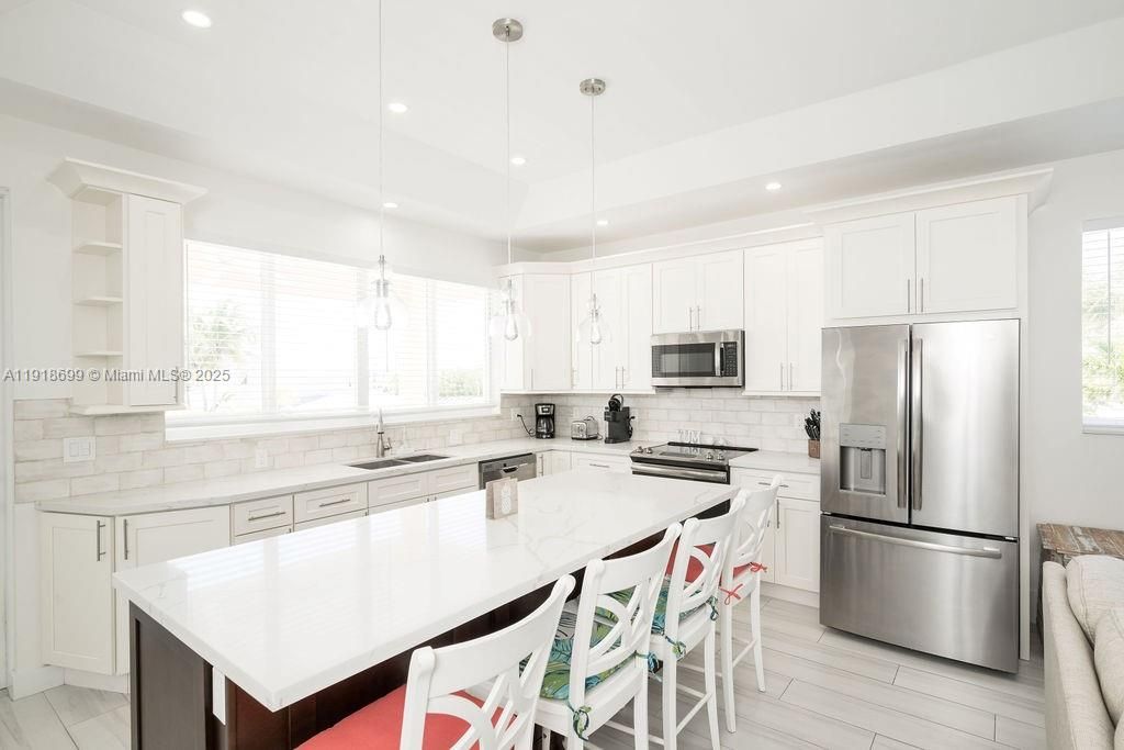 For Sale: $1,399,900 (3 beds, 2 baths, 1152 Square Feet)