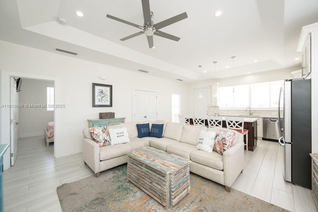 For Sale: $1,399,900 (3 beds, 2 baths, 1152 Square Feet)