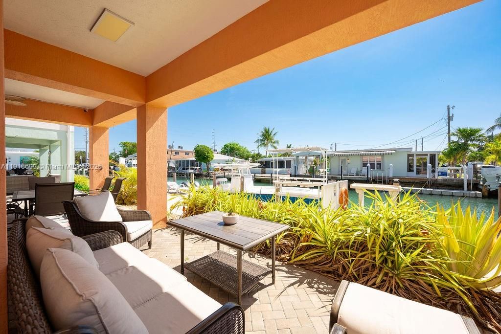 For Sale: $1,399,900 (3 beds, 2 baths, 1152 Square Feet)