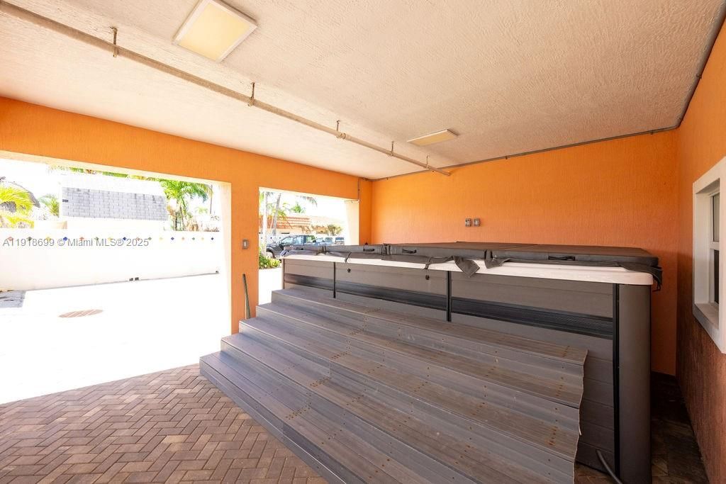 For Sale: $1,399,900 (3 beds, 2 baths, 1152 Square Feet)