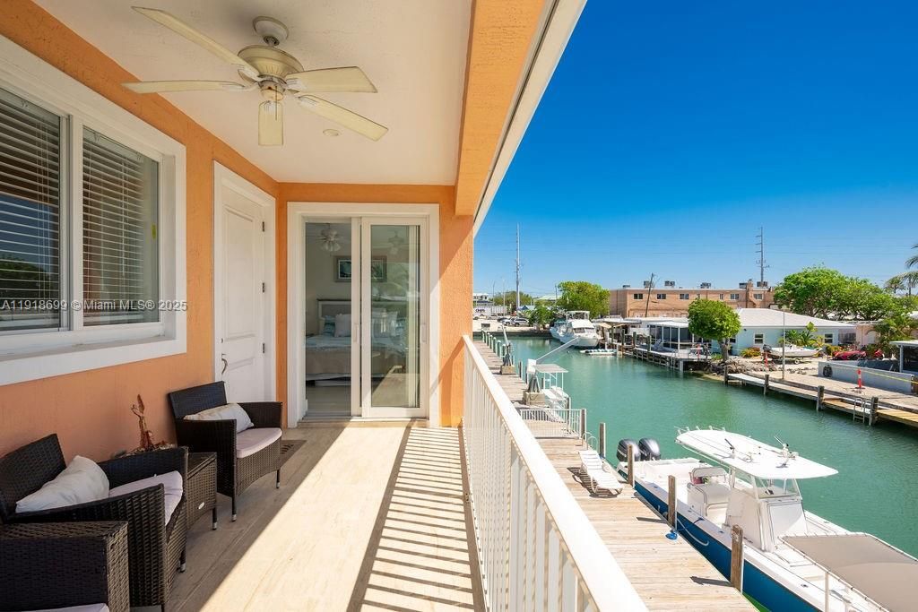 For Sale: $1,399,900 (3 beds, 2 baths, 1152 Square Feet)