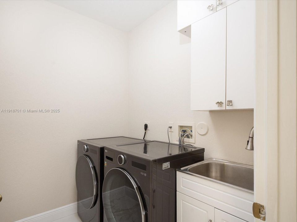 For Rent: $4,200 (4 beds, 3 baths, 3140 Square Feet)