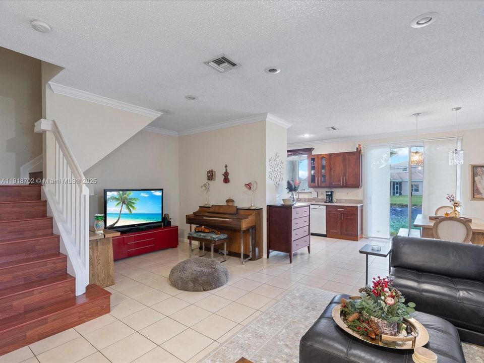 For Sale: $450,000 (3 beds, 2 baths, 1573 Square Feet)