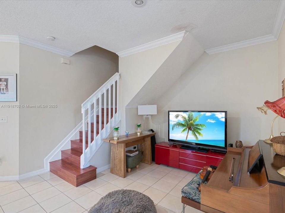 For Sale: $450,000 (3 beds, 2 baths, 1573 Square Feet)