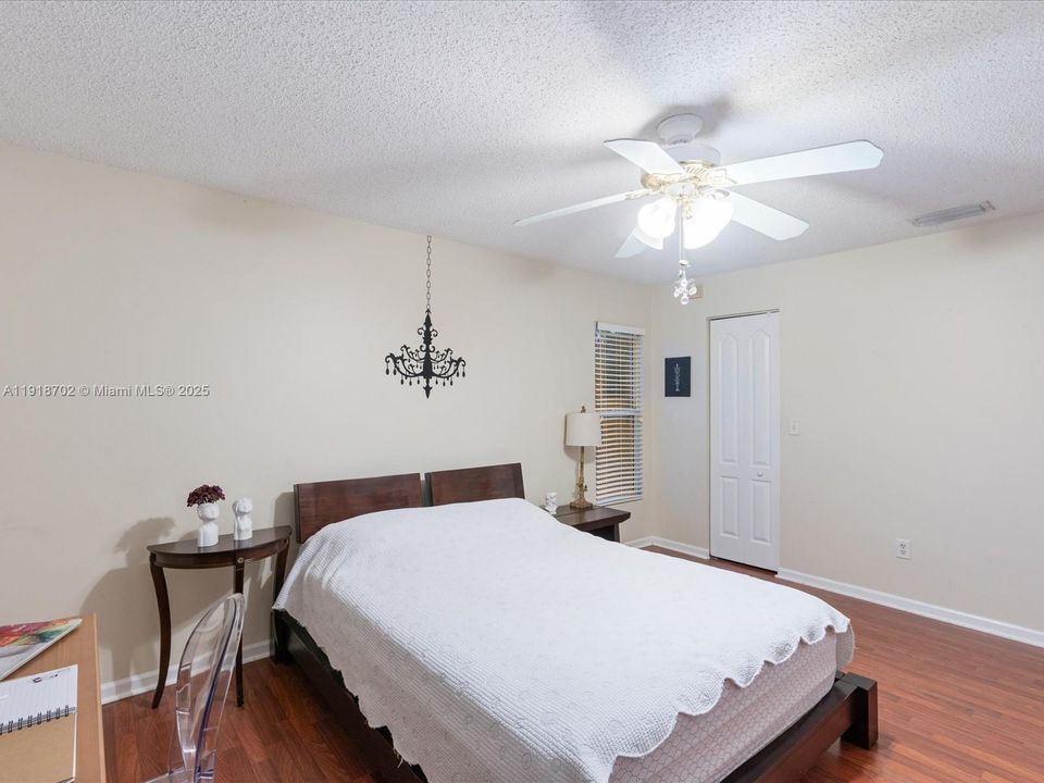 For Sale: $450,000 (3 beds, 2 baths, 1573 Square Feet)