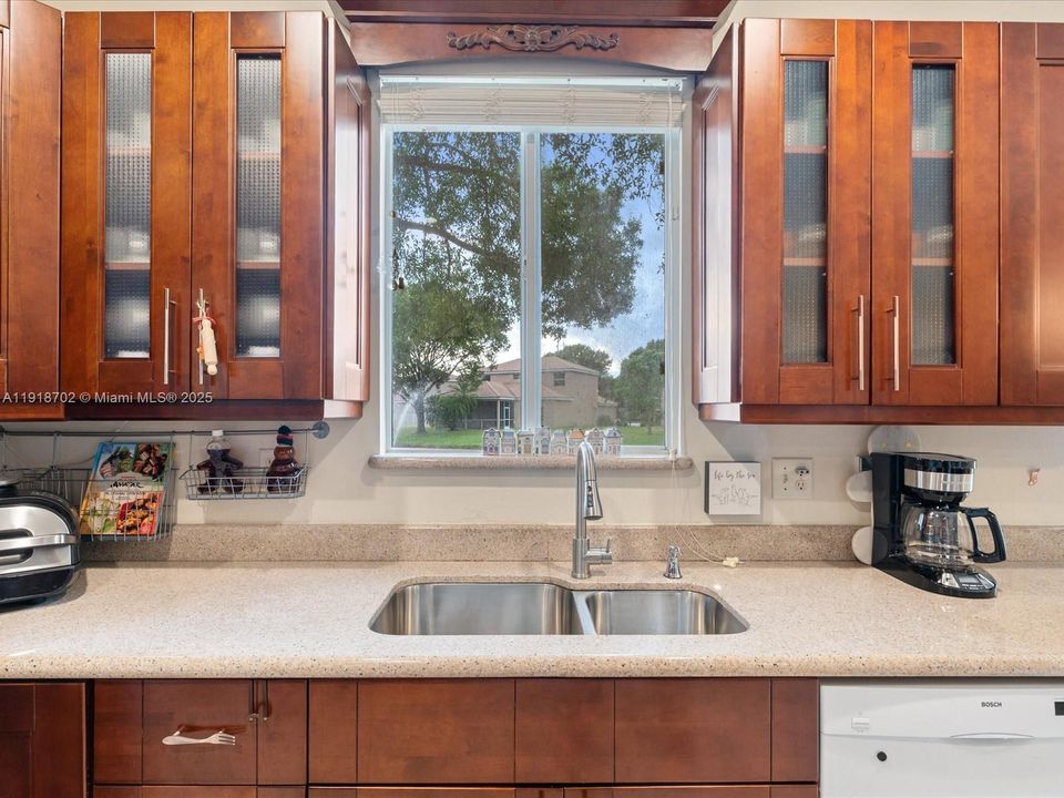 For Sale: $450,000 (3 beds, 2 baths, 1573 Square Feet)