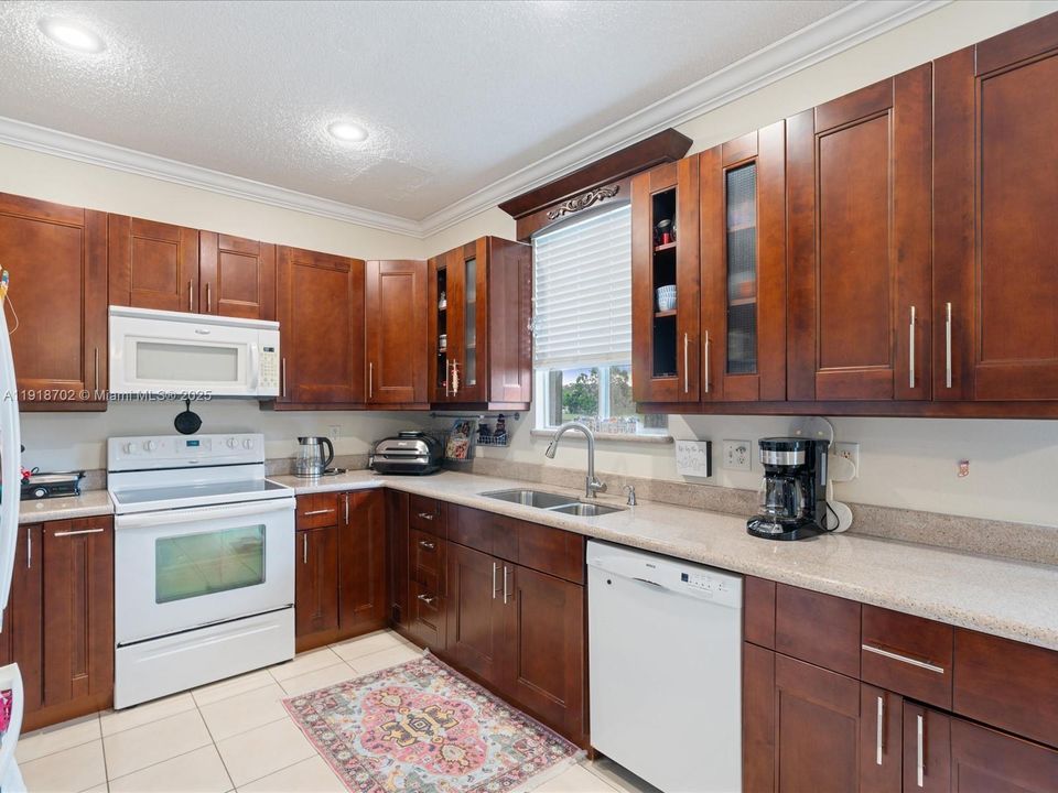 For Sale: $450,000 (3 beds, 2 baths, 1573 Square Feet)