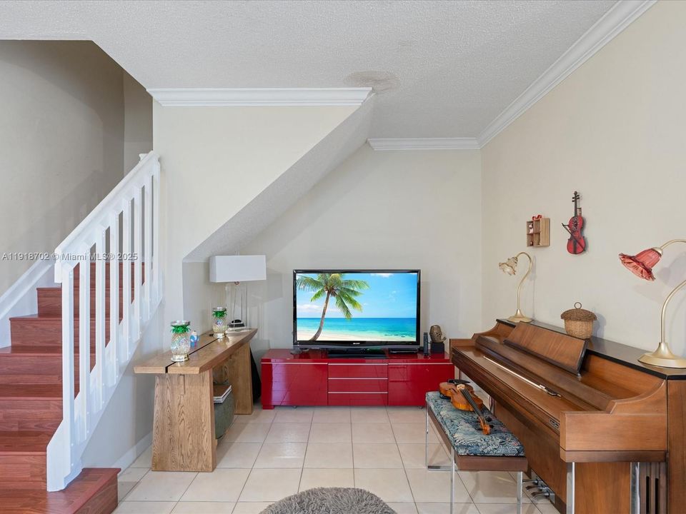 For Sale: $450,000 (3 beds, 2 baths, 1573 Square Feet)