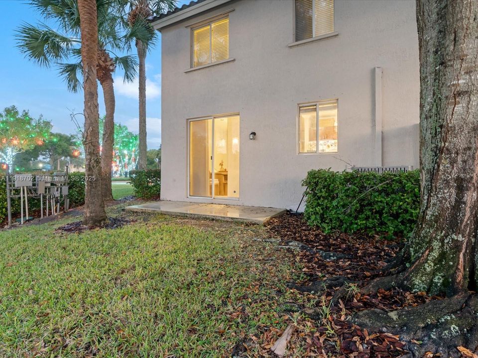 For Sale: $450,000 (3 beds, 2 baths, 1573 Square Feet)