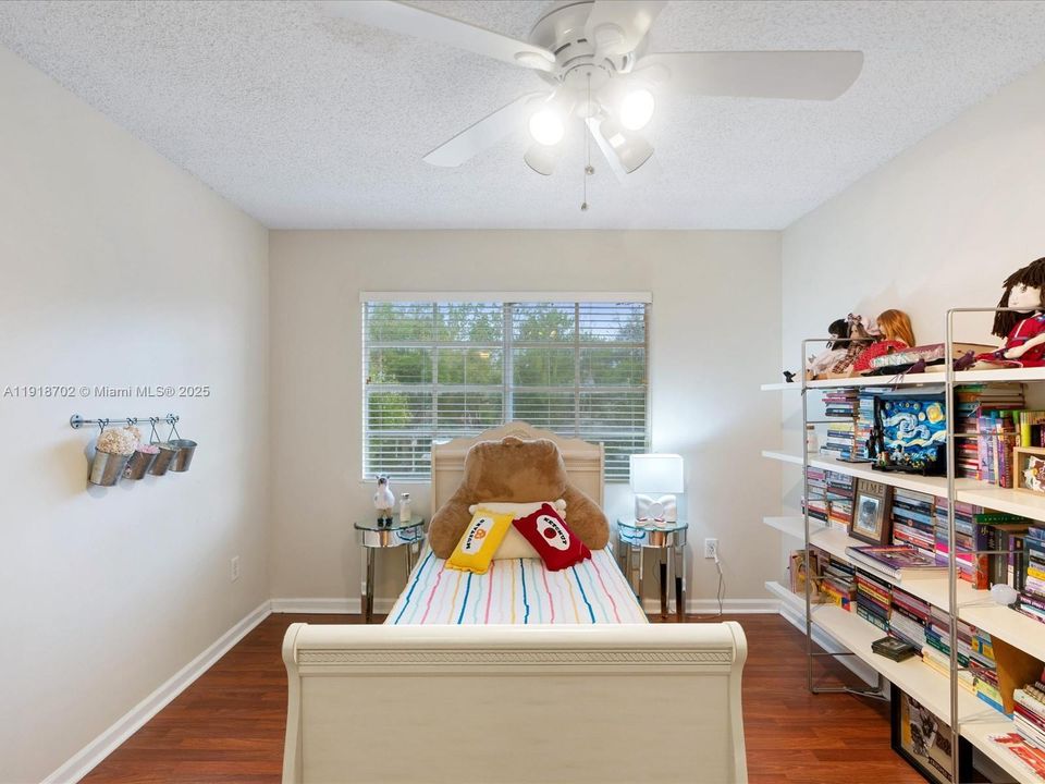 For Sale: $450,000 (3 beds, 2 baths, 1573 Square Feet)