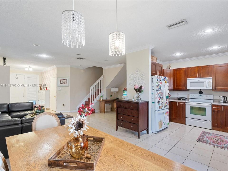 For Sale: $450,000 (3 beds, 2 baths, 1573 Square Feet)