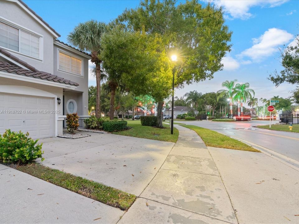 For Sale: $450,000 (3 beds, 2 baths, 1573 Square Feet)
