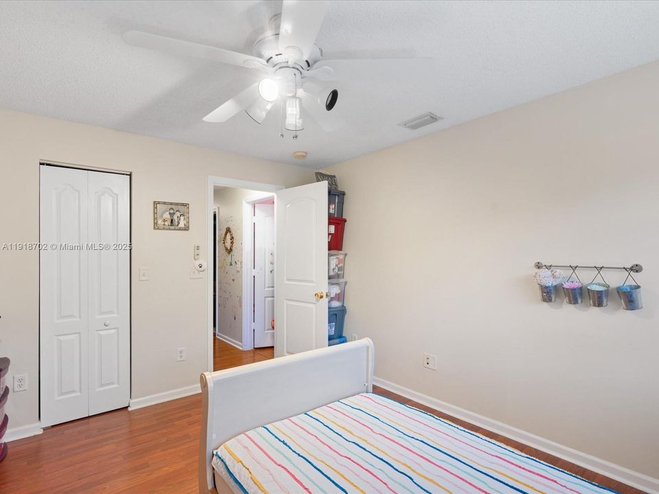 For Sale: $450,000 (3 beds, 2 baths, 1573 Square Feet)