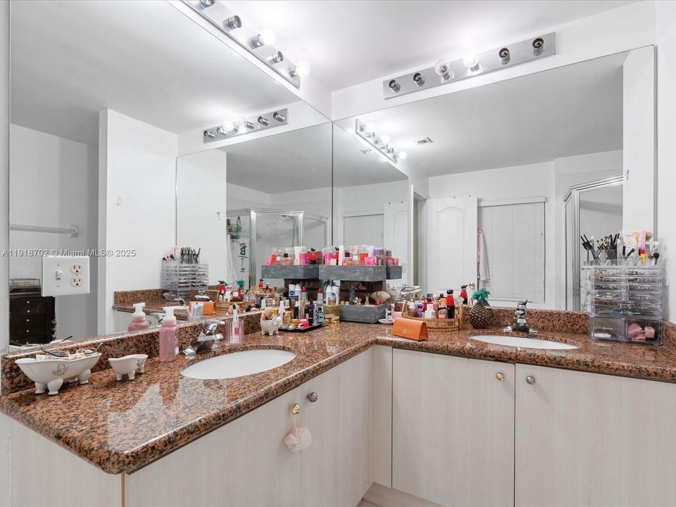 For Sale: $450,000 (3 beds, 2 baths, 1573 Square Feet)