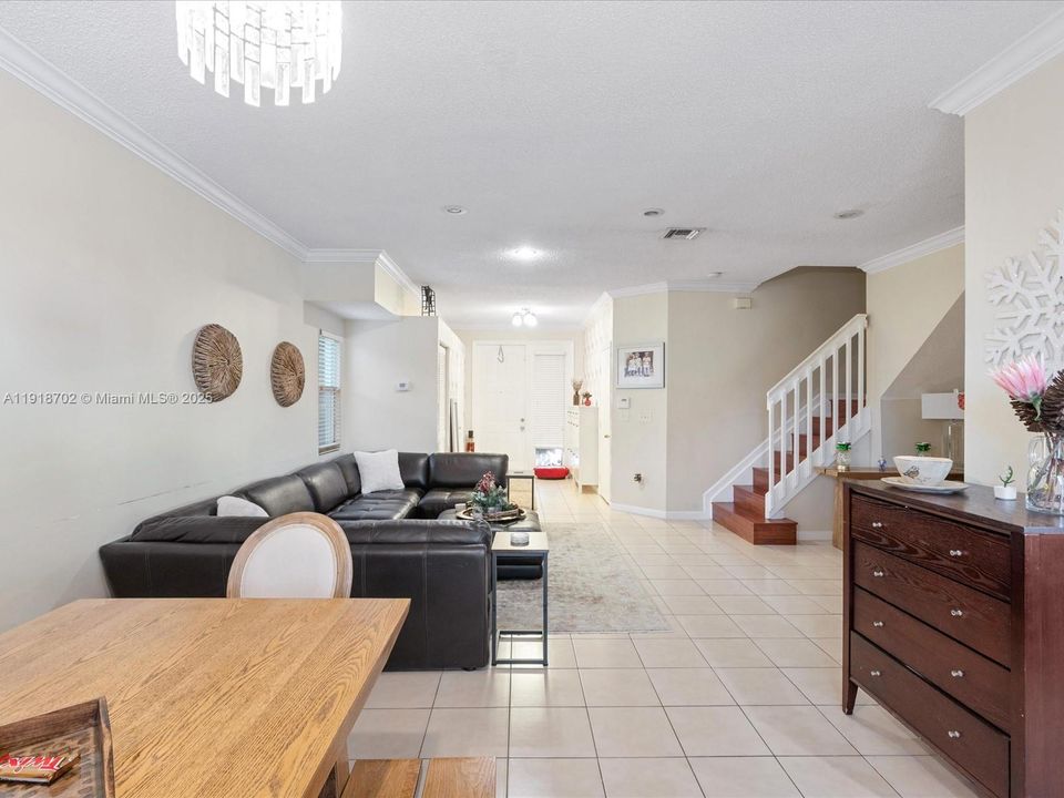 For Sale: $450,000 (3 beds, 2 baths, 1573 Square Feet)