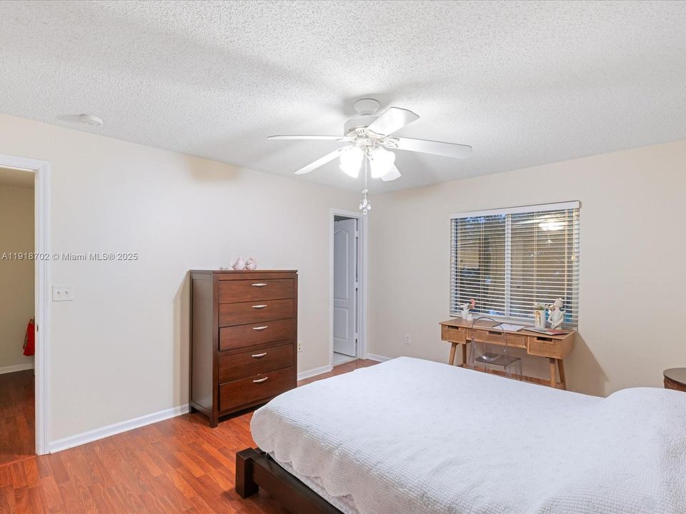 For Sale: $450,000 (3 beds, 2 baths, 1573 Square Feet)