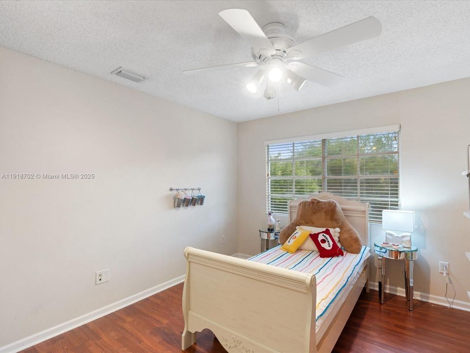For Sale: $450,000 (3 beds, 2 baths, 1573 Square Feet)