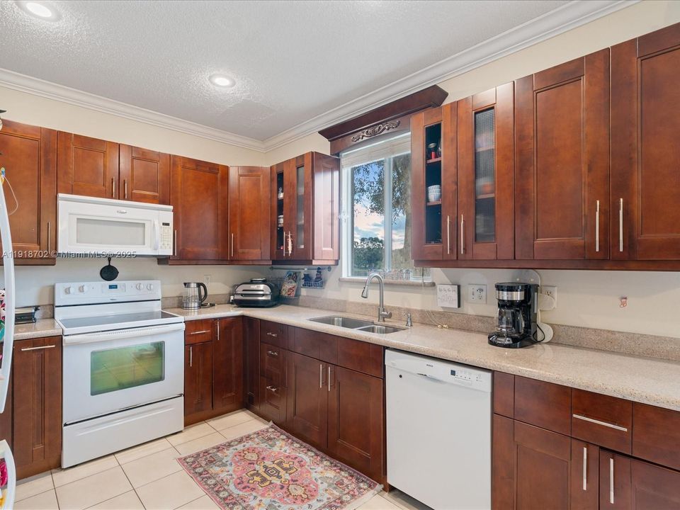 For Sale: $450,000 (3 beds, 2 baths, 1573 Square Feet)