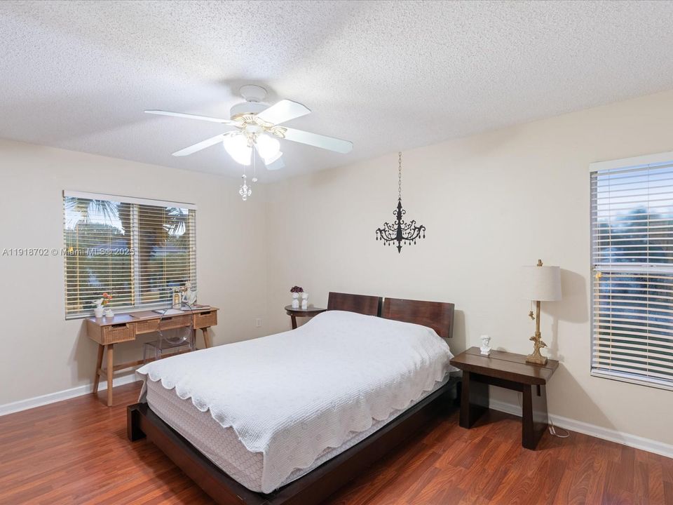 For Sale: $450,000 (3 beds, 2 baths, 1573 Square Feet)