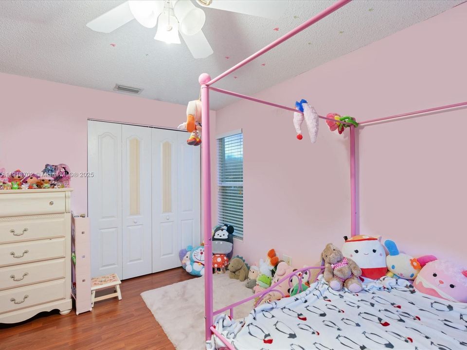 For Sale: $450,000 (3 beds, 2 baths, 1573 Square Feet)