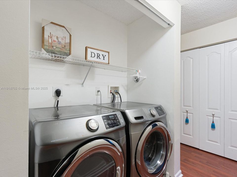 For Sale: $450,000 (3 beds, 2 baths, 1573 Square Feet)