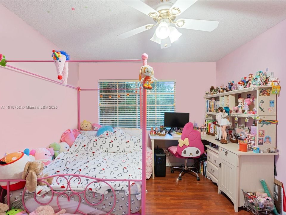 For Sale: $450,000 (3 beds, 2 baths, 1573 Square Feet)