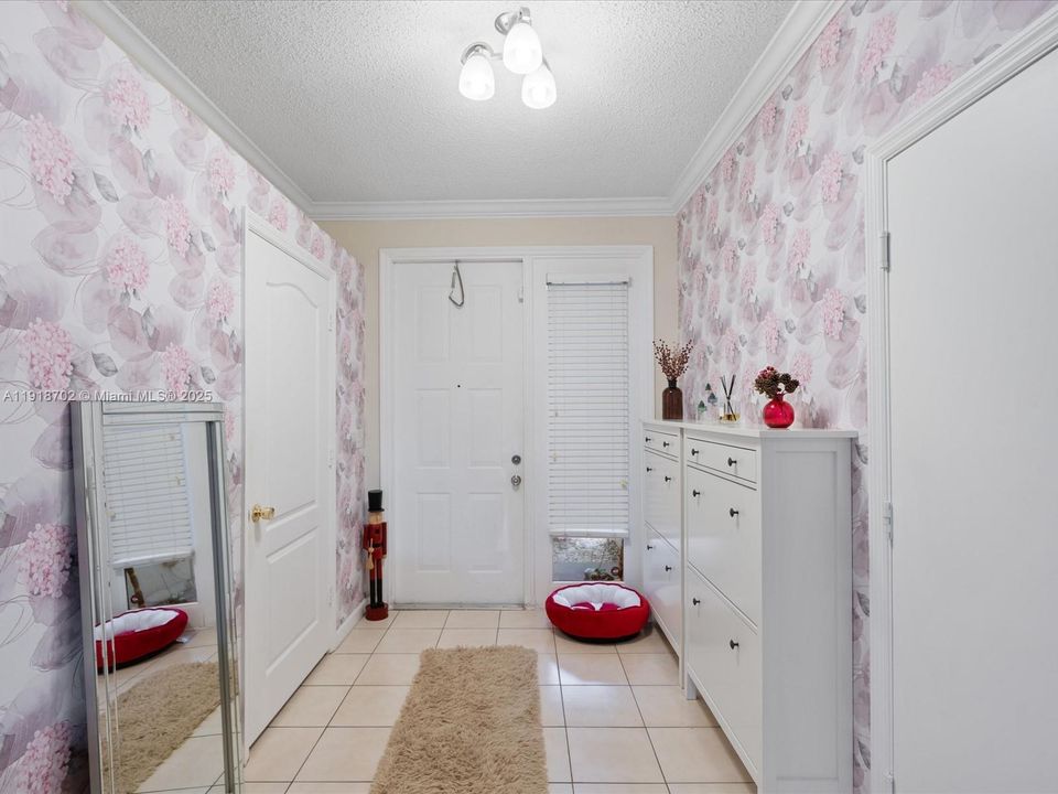 For Sale: $450,000 (3 beds, 2 baths, 1573 Square Feet)