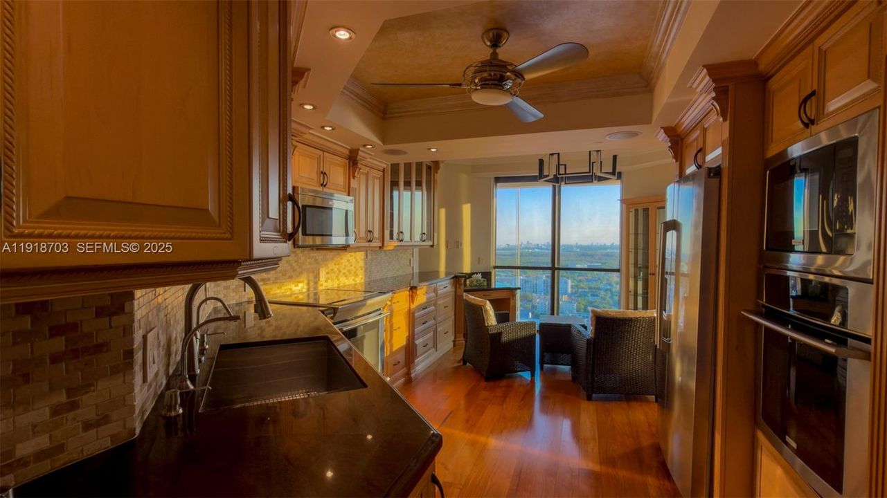 For Sale: $1,490,000 (3 beds, 3 baths, 2560 Square Feet)